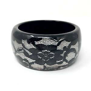 1980s vintage clear and black Lucite bangle bracelet w/ encased foil and lace
